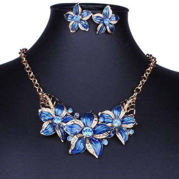 Beautiful Blue Flower Bib Choker & Earrings - Picture 2 of 2